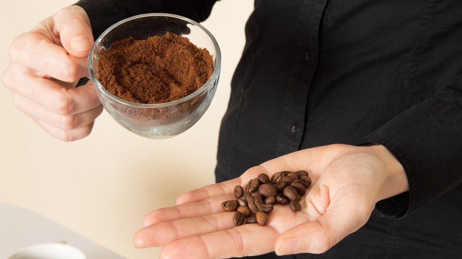Dicas para armazenar o café ajudam a preservar tanto o sabor quanto o aroma de uma das bebidas preferidas dos brasileiros Dicas para armazenar o café ajudam a preservar tanto o sabor quanto o aroma de uma das bebidas preferidas dos brasileiros