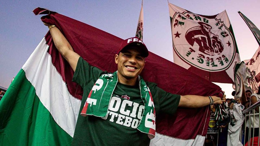 Thiago Silva chega ao Rio de Janeiro para se apresentar ao Fluminense