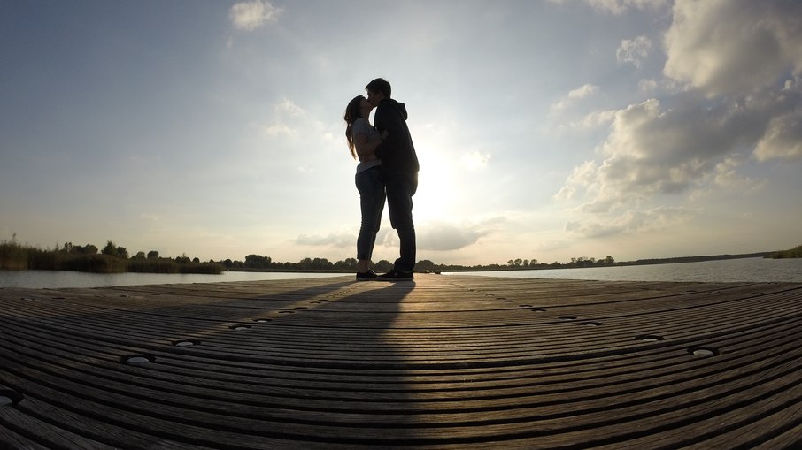 A promoção de passagens voltada para os casais apaixonados iniciou-se às 9h de hoje (10), segunda, e segue até às 23h59 de amanhã (11), terça