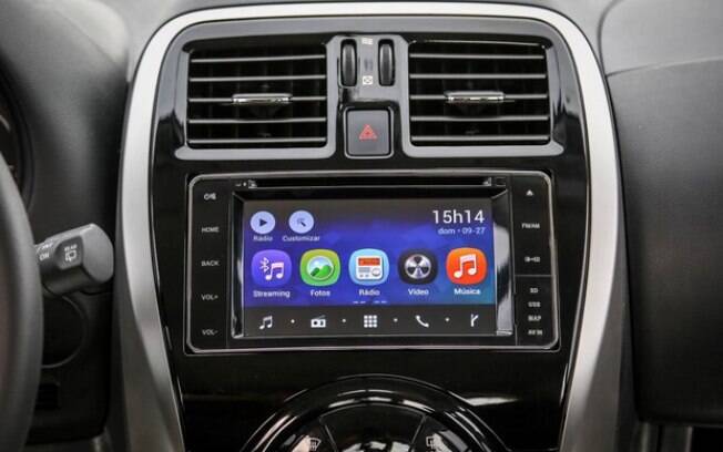 A Nissan precisa atualizar a interface do Multi-App, além de oferecer mais uma saída USB para o passageiro