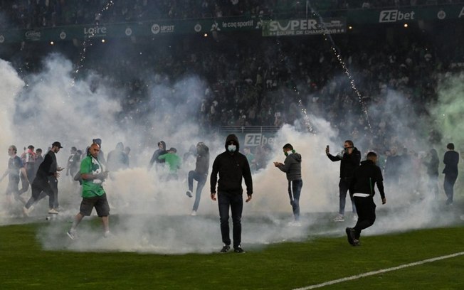 Maior campeão francês é punido com perda de pontos e portões fechados