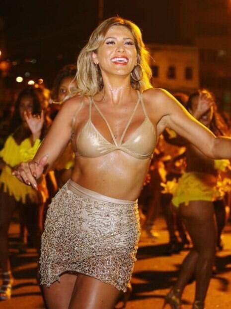 Dez fotos do Instagram de Lívia Andrade que aumentam a ansiedade pela folia