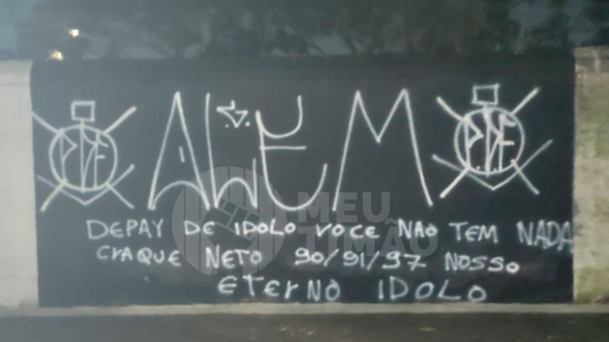 Corinthians sofre protestos e tem muros pichados; Memphis é alvo