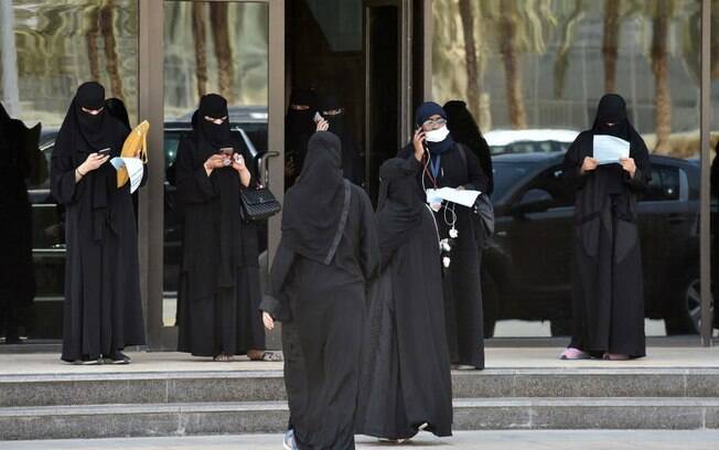 Mulheres sauditas poderão se alistar nas Forças Armadas