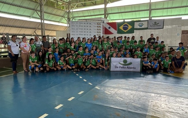 ONG De Peito Aberto realiza entrega de uniformes para alunos do interior do Pará