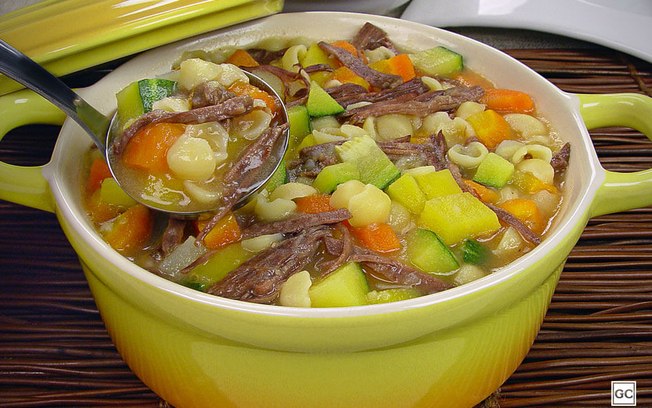 Receitas de sopas e caldos fáceis: para uma refeição leve e saborosa