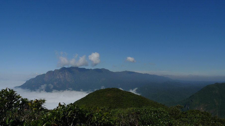 Serra do Marumbi vista da Farinha Seca. Serra do Marumbi vista da Farinha Seca.