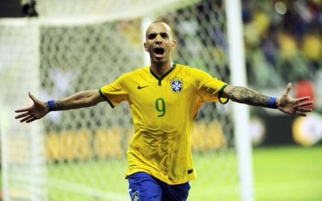 O atacante Diego Tardelli chegou a ser o camisa 9 da seleção brasileira