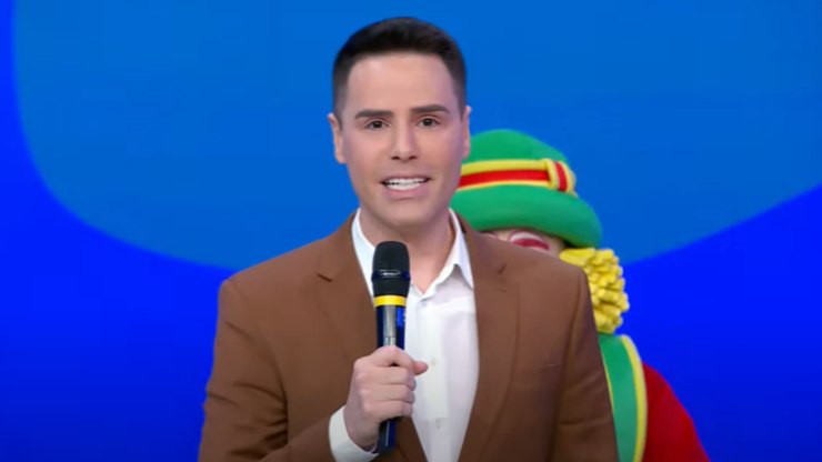Luiz%20Bacci%20volta%20ao%20SBT%20ap%C3%B3s%2015%20anos%20e%20comanda%20novo%20programa