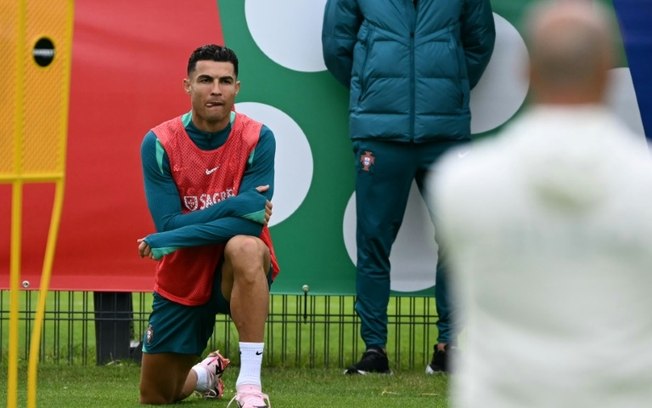 O astro português Cristiano Ronaldo treina em Harsewinkel, no dia 3 de julho, durante a Eurocopa