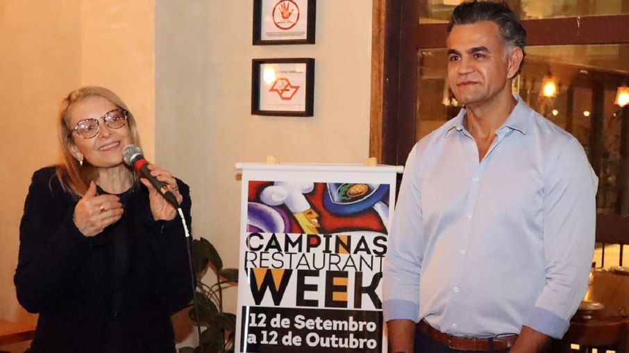 Fernando Reis durante abertura do Campinas Restaurant Week em 2025, ao lado, Alexandra Caprioli