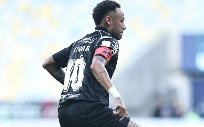 Neymar em ação com a camisa do Santos no Maracanã Neymar em ação com a camisa do Santos no Maracanã