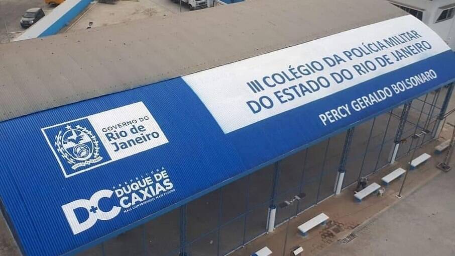  MPRJ investiga slogan do presidente em escola que leva nome do pai de Bolsonaro