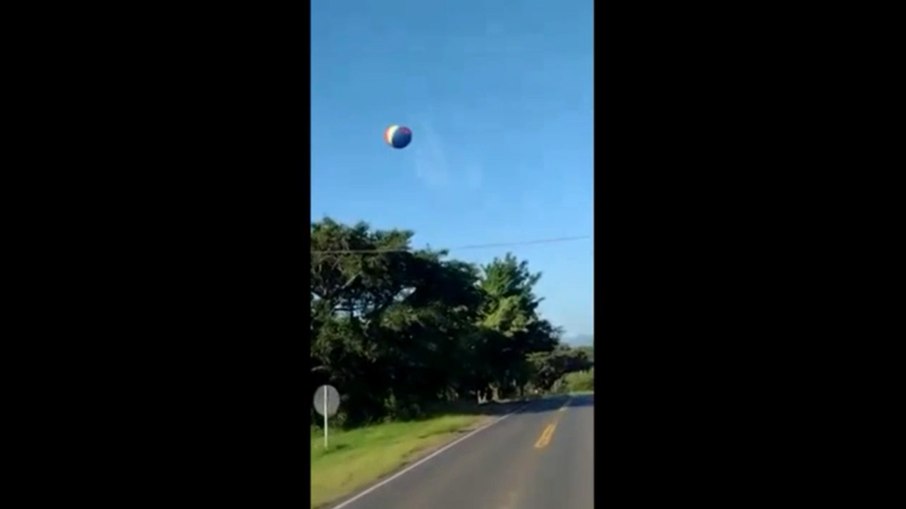 Balão cai durante passeio e deixa três pessoas feridas em SC