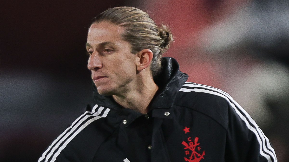 Filipe Luís cumprimenta Arrascaeta