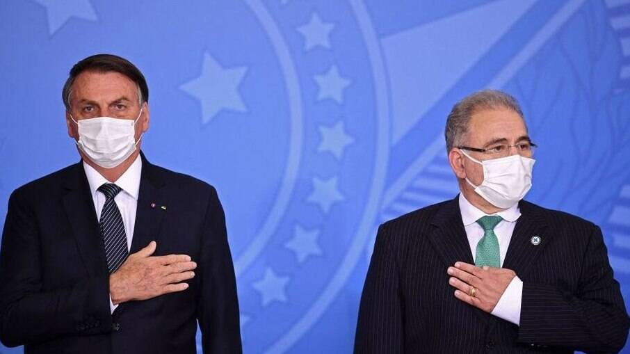 Bolsonaro diz que vai se reunir com Queiroga para tornar uso de máscara opcional