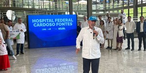 Lula apresenta centro de saúde com terapia inédita no SUS