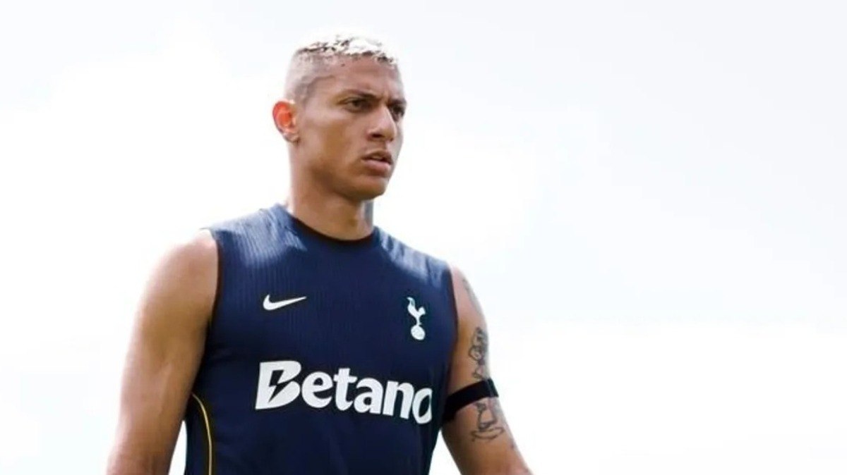 Richarlison%20rebate%20cr%C3%ADtica%20sobre%20pol%C3%AAmica%20da%20ilha