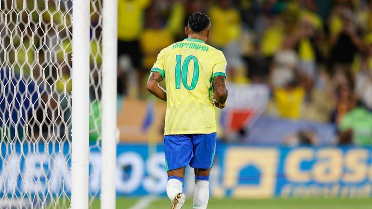 Raphinha se pronuncia sobre Bola de Ouro após vitória da Seleção