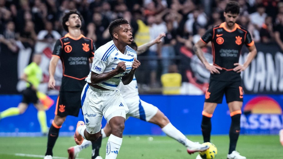 Arroyo anotou dois gols no jogo de domingo (14)