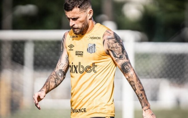 Lucas Lima vem treinando com o sub-20 no Santos