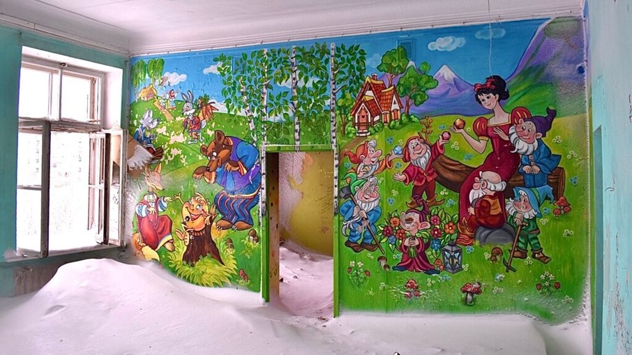 Escola abandonada em Vokurta