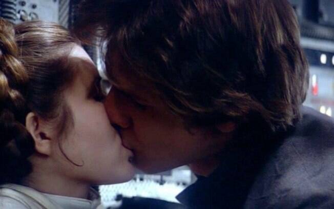 Leia finalmente se declara para Han Solo, quando ele está para ser congelado