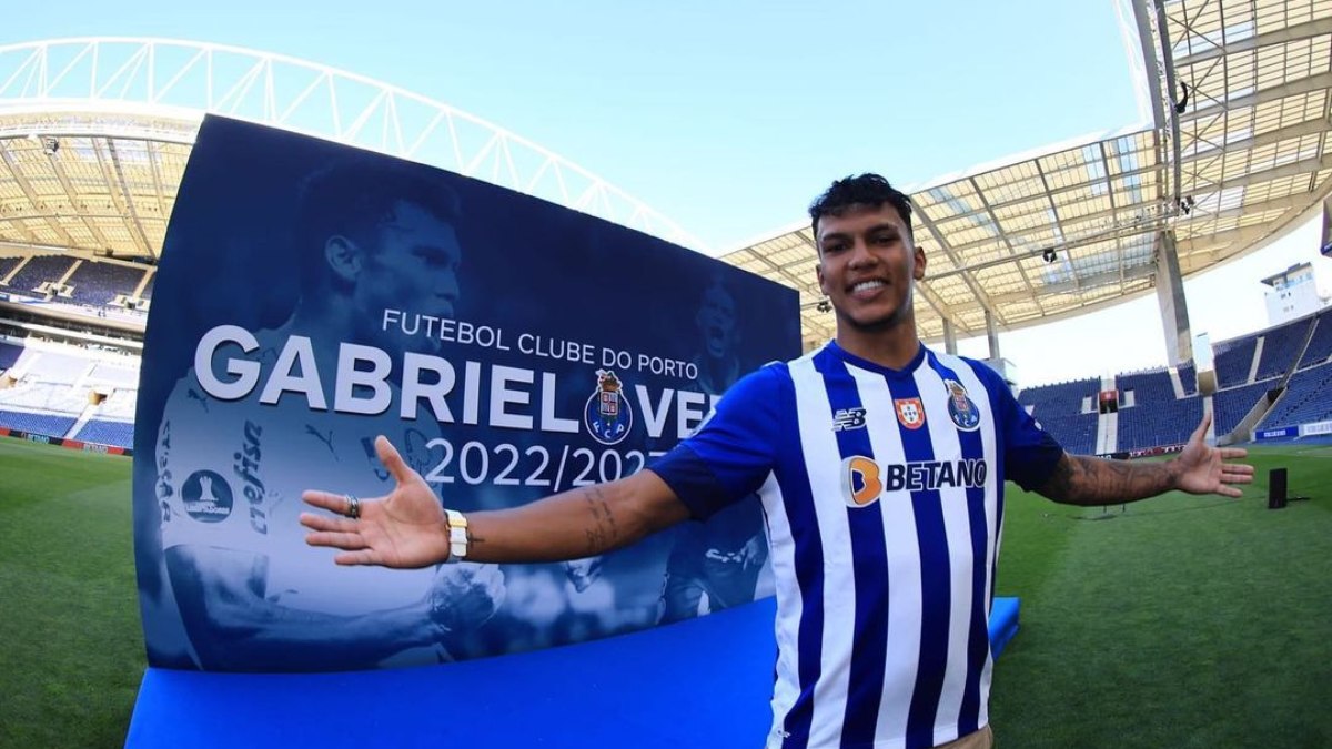 Gabriel Veron chegou ao Porto nesta janela de trasnferências