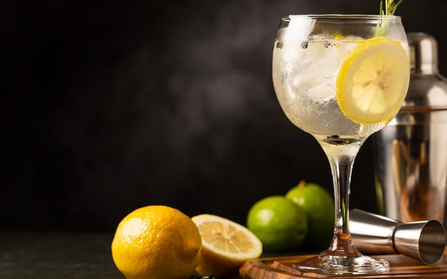 3 receitas de drinks com água tônica para se refrescar e curtir