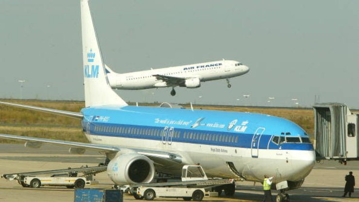KLM%20cancela%20voos%20longos%20ap%C3%B3s%20problemas%20t%C3%A9cnicos%20em%20Boeing%20787
