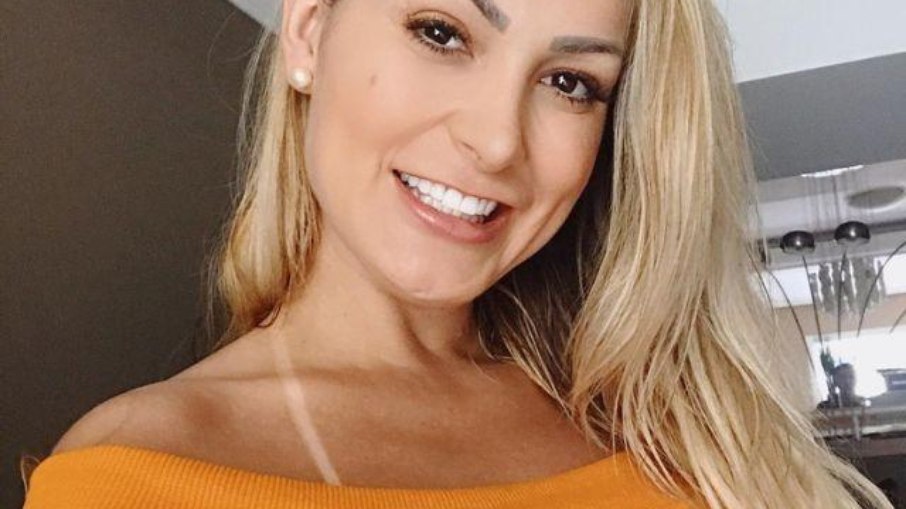 Andressa Urach foi internada neste sábado (16)