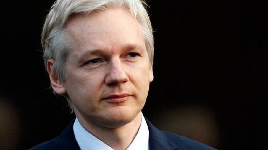 Reino Unido ordena extradição de Julian Assange para os EUA