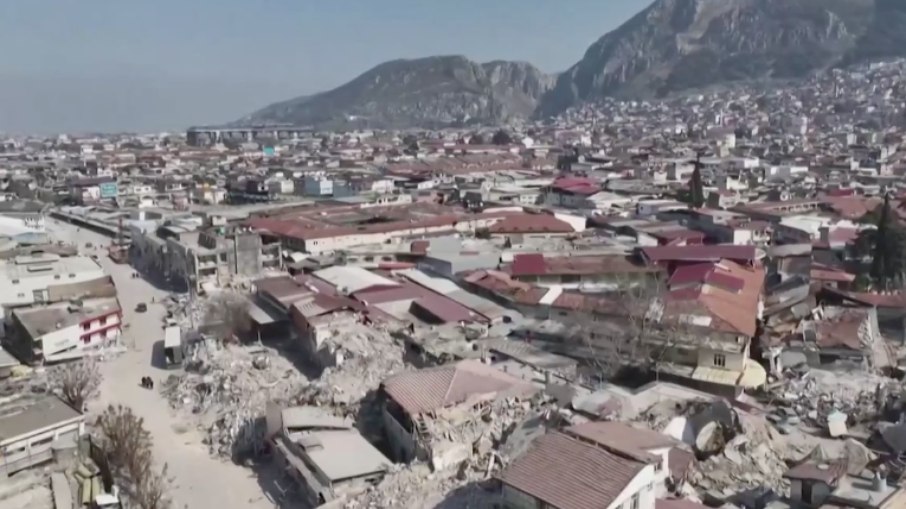 Destruição causada por terremoto na Turquia