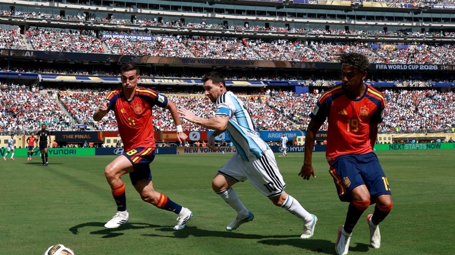Messi teve dificuldades para construir na partida Messi teve dificuldades para construir na partida