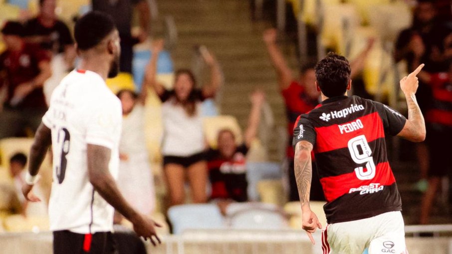 Flamengo domina, mas goleiro do Vitória evita goleada no Maracanã