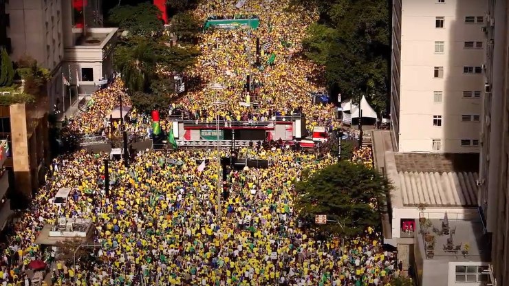 Bolsonaro%20descumpriu%20medidas%20ao%20%22participar%22%20de%20manifesta%C3%A7%C3%B5es%3F