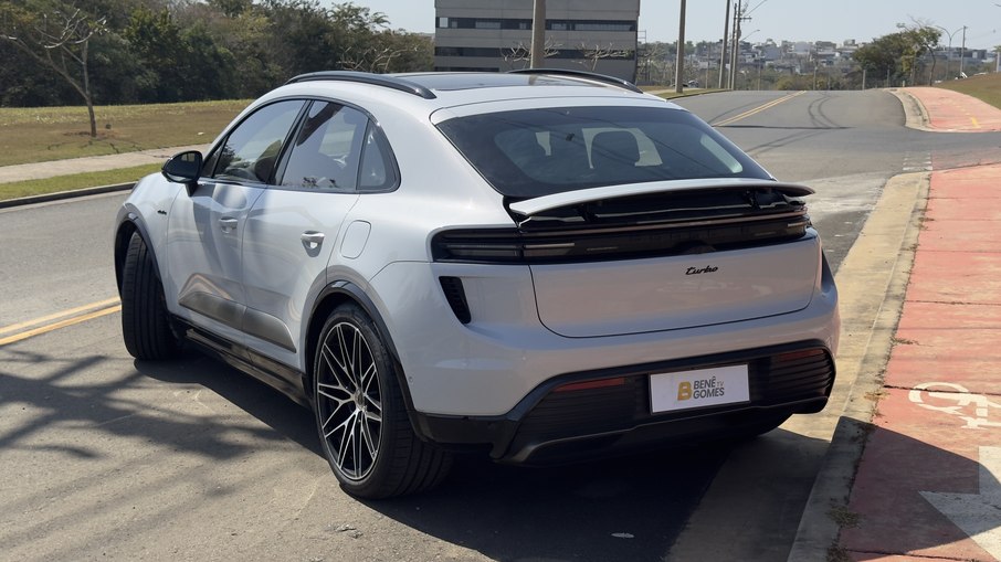 Porsche Macan Turbo EV 2025
