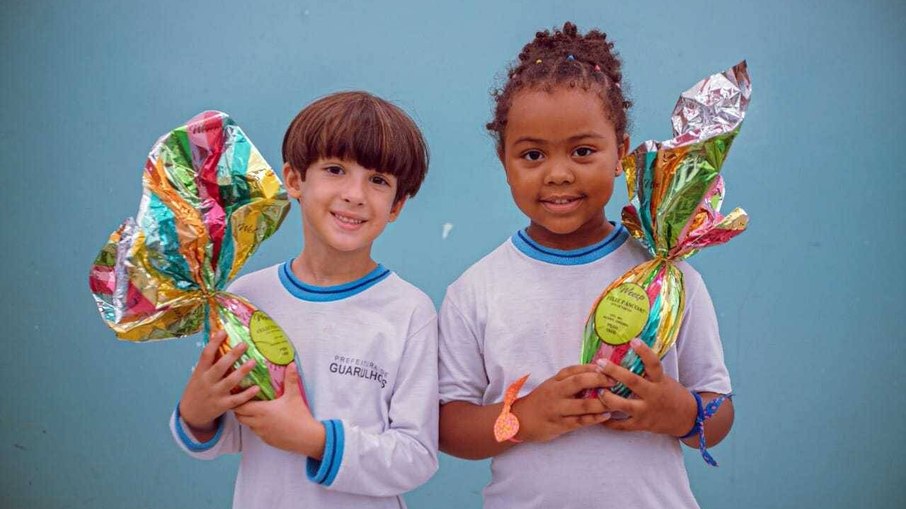Prefeitura de Guarulhos deu início à entrega de ovos de chocolate aos alunos das escolas da rede municipal de ensino Prefeitura de Guarulhos deu início à entrega de ovos de chocolate aos alunos das escolas da rede municipal de ensino