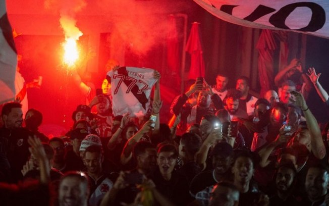 O que significa a cruz no escudo do Vasco? - Lance!