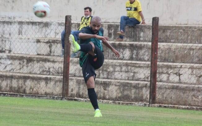 Feliz como ‘garoto’, Carlinhos projeta estreia do Maringá no Campeonato Paranaense