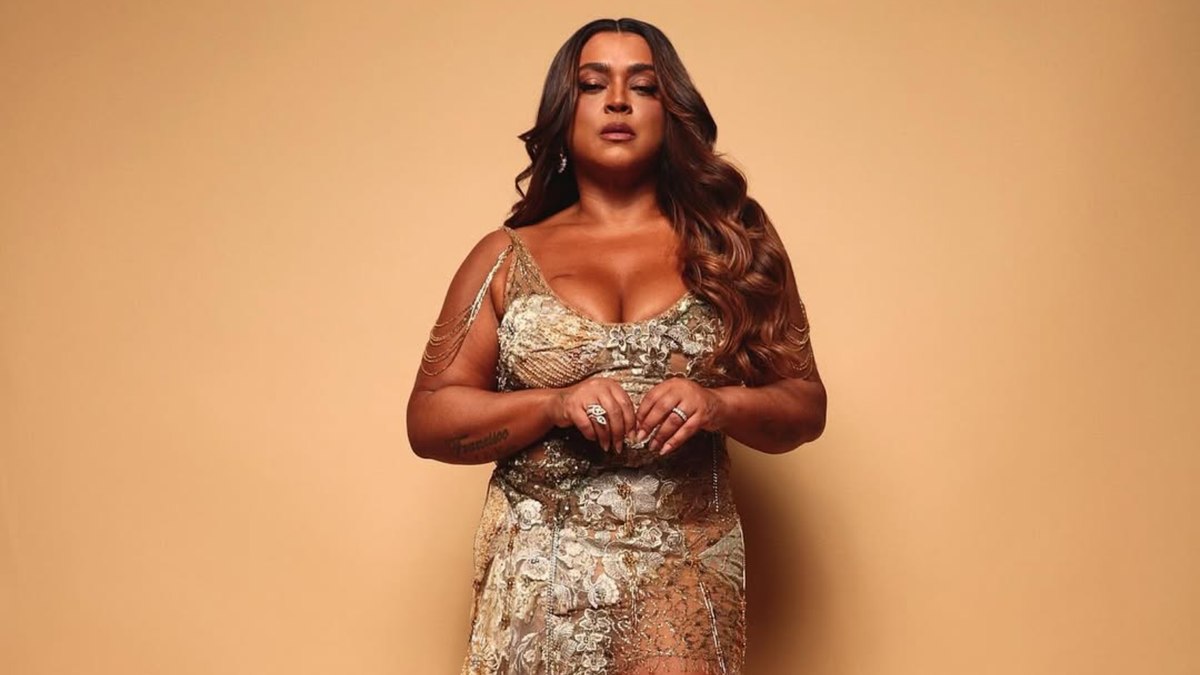 Preta Gil usou vestido dourado no aniversário de 50 anos Preta Gil usou vestido dourado no aniversário de 50 anos