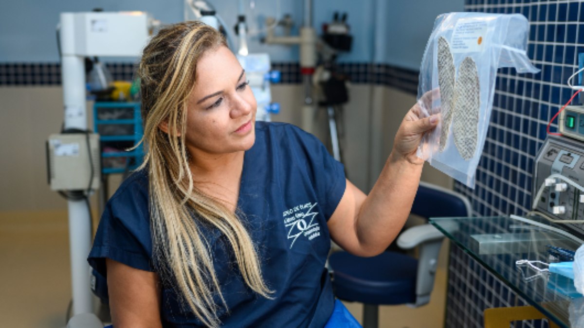 Técnica com pele de tilápia trata olhos de cães e pode chegar a humanos Técnica com pele de tilápia trata olhos de cães e pode chegar a humanos