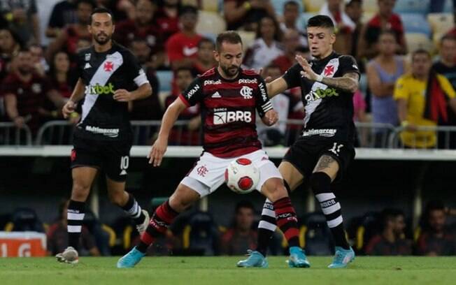 Diretor do Flamengo cita que Salgado pressionou a arbitragem: 'Futebol é dentro das quatro linhas'