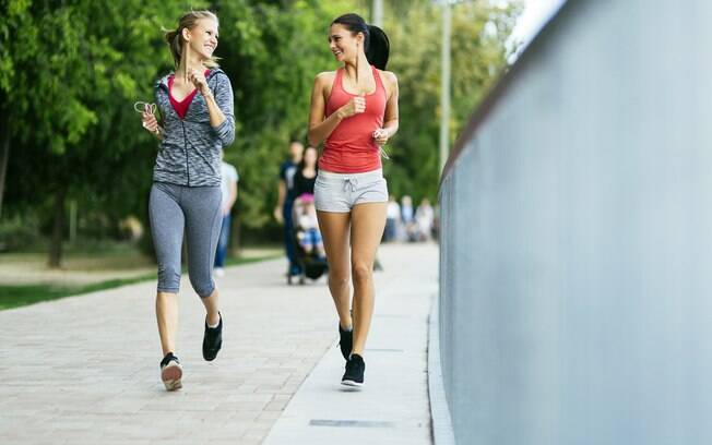 Correr faz bem, mas é preciso realizar exercícios também na região abdominal para a atividade ser mais eficaz