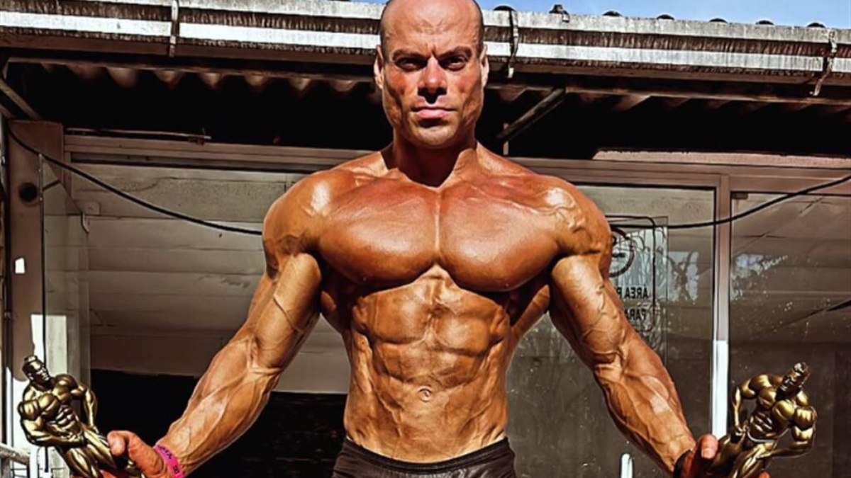 Fisiculturista é encontrado morto em escada de prédio em SC