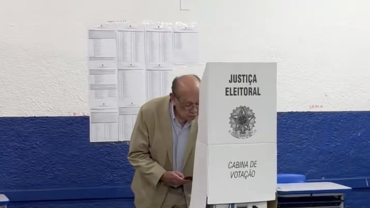 Gilmar mendes, do STF, vota em Diamantino (MT) Gilmar mendes, do STF, vota em Diamantino (MT)