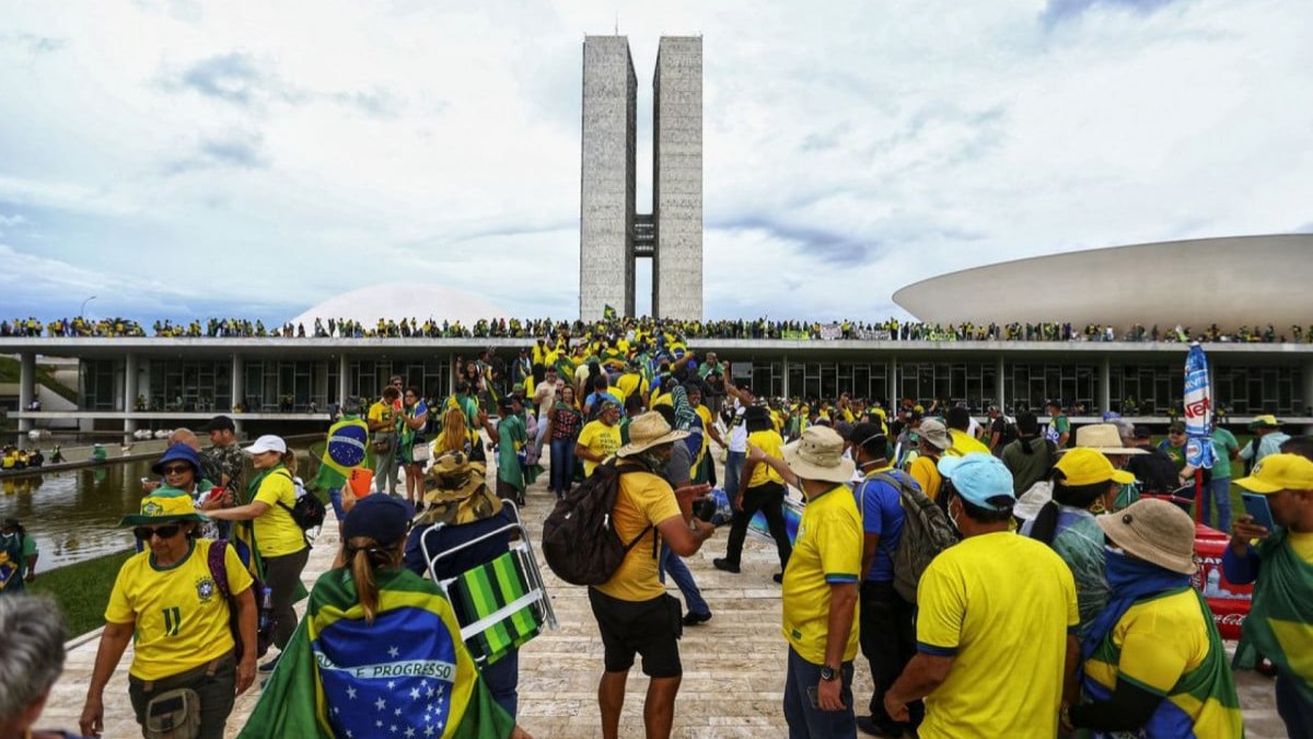 Bolsonaristas invadiram prédios do Palácio do Planalto, STF e Congresso no dia 8 de janeiro