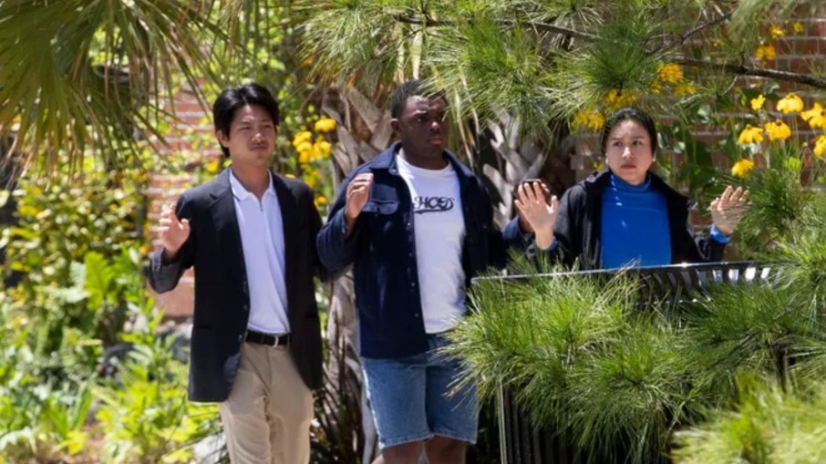 Pessoas sendo evacuadas da FSU Pessoas sendo evacuadas da FSU