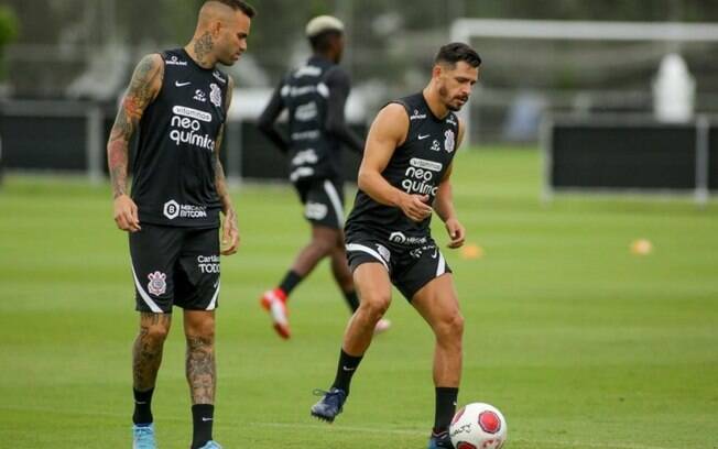 Sem dois jogadores de peso, Corinthians encerra preparação para encarar o Santo André