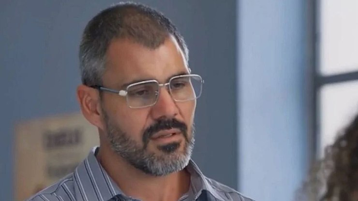 Globo consulta elenco de novela antes de escalar Juliano Cazarré